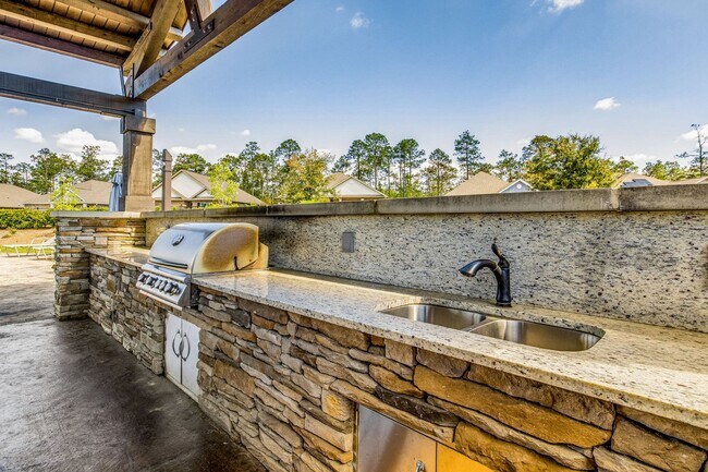 Building Photo - 4 Bedroom 2 Bath Home for Rent w/ Communit...