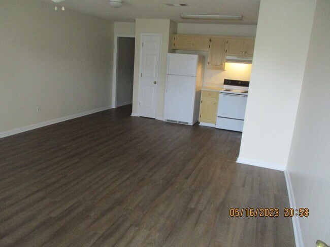Building Photo - 900 18th Ave