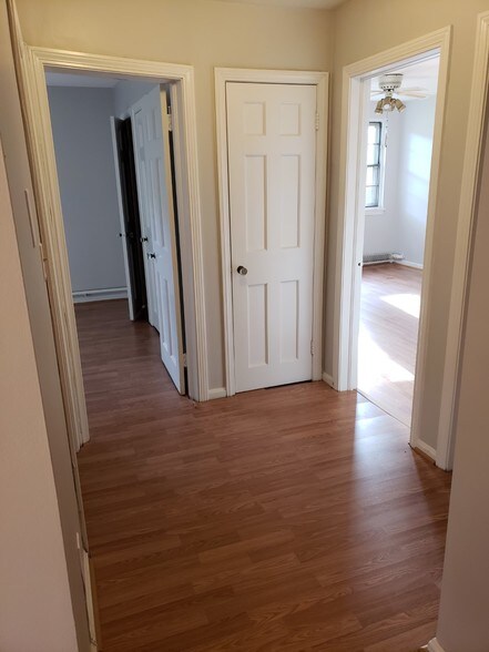 Building Photo - 13765 Cedar Rd