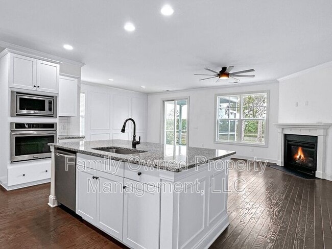 Building Photo - 128 Whaler Ave