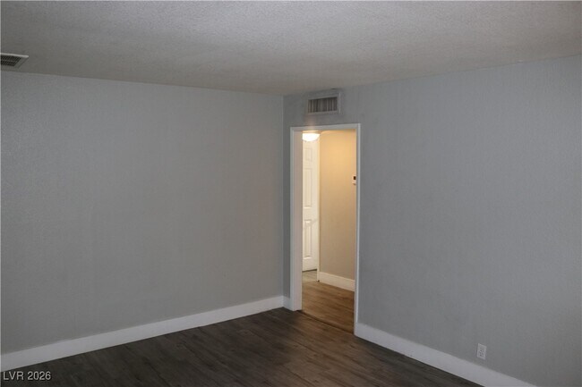 Building Photo - 1828 Lewis Ave