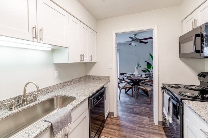 Building Photo - Governor Square