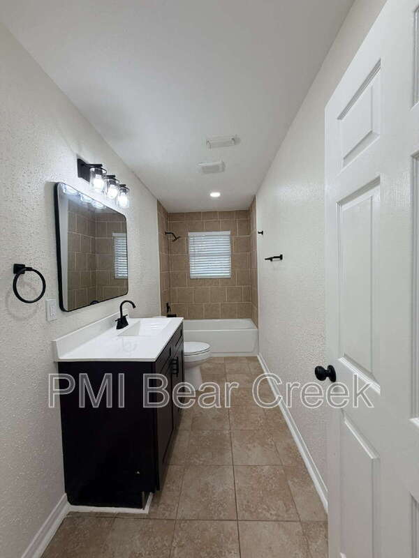 Building Photo - 302 16th St