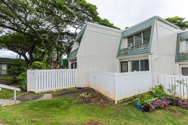 Building Photo - Ridgeway - Renovated two story, 2 bedroom, 1 bath with 1 uncovered parking stall