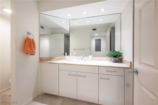 Building Photo - 4551 Gulf Shore Blvd N