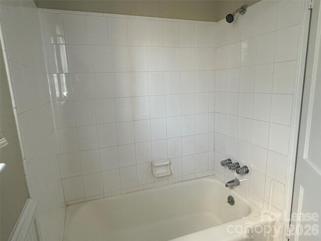 Building Photo - 524 Wakefield Dr