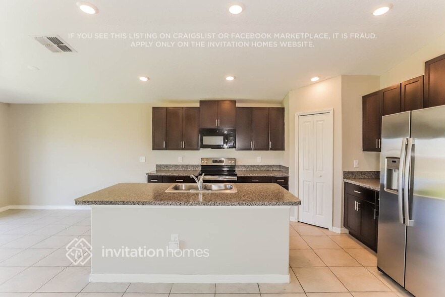 Building Photo - 1585 Blue Rose Dr
