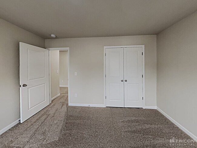 Building Photo - 130 Spring Knoll Dr