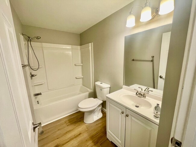 Building Photo - 3282 Ridge Rd Ext