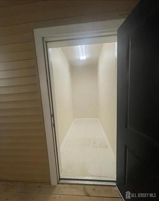 Building Photo - 626 Strassle Wy