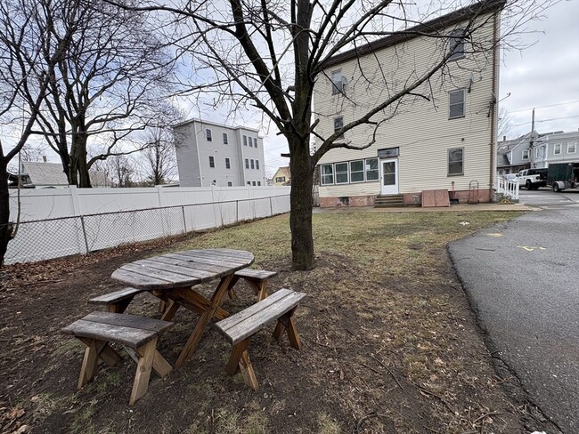 Building Photo - 131 5th St