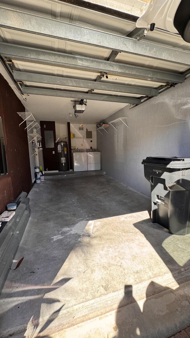 Building Photo - 6422 Park Lake Cir