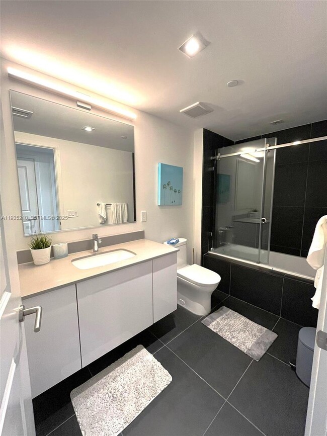 Building Photo - 1600 NE 1st Ave