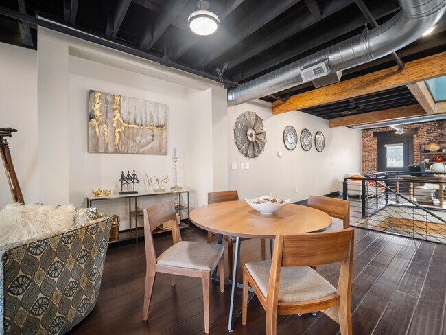 Building Photo - 401 W 1st Ave