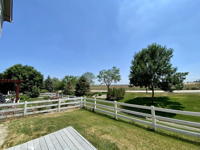 Building Photo - Spacious 4 bed 3.5 Bath in Maple Hill!