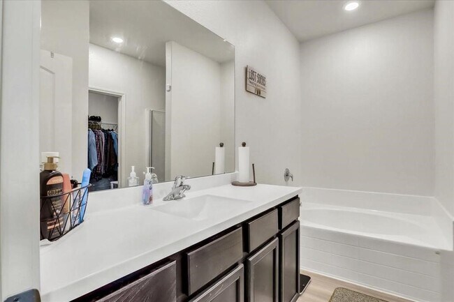 Building Photo - 10815 Humble Gully Run Dr