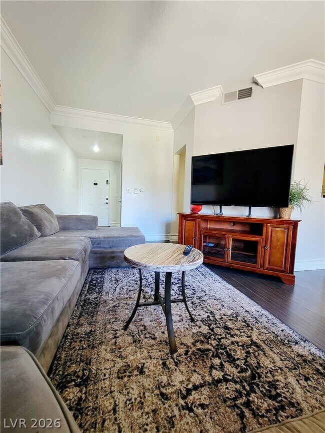 Building Photo - 220 E Flamingo Rd