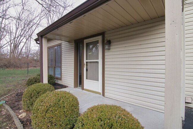 Building Photo - 2 Bedroom Condo