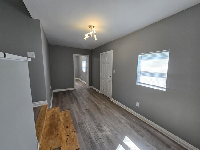 Building Photo - 5423 Stone Ave