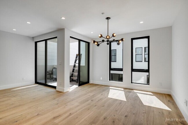 Building Photo - 20 Belcher St