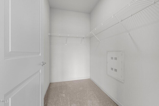 Building Photo - 170 Grove Cir