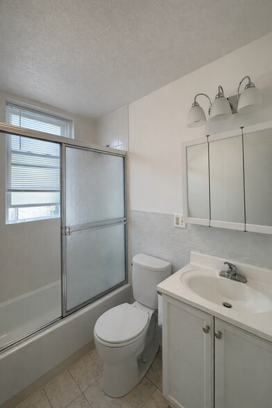 Building Photo - 84 Gordon St