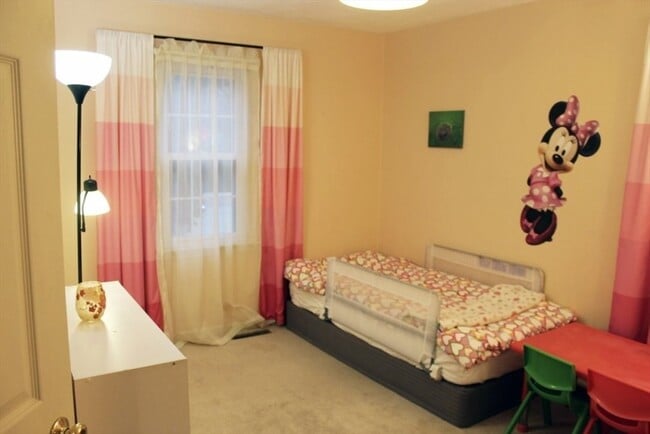 Building Photo - 19 Hillando Dr