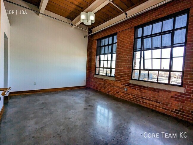 Building Photo - 382 W 22nd St