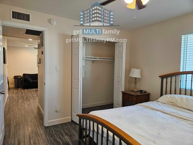 Building Photo - 515 W Pebble Beach Dr