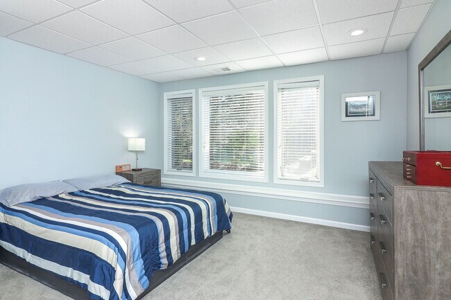 Building Photo - 961 W Spencer Ct