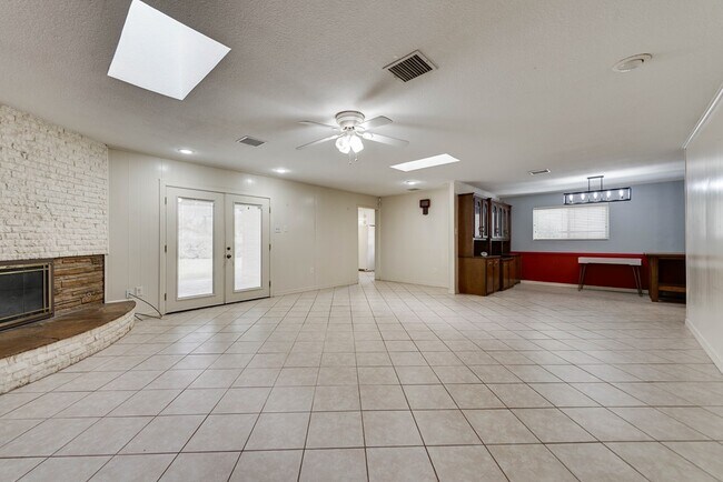 Building Photo - 6209 Glenhaven Dr