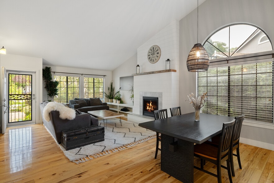 Building Photo - 1557 Bramble Ct