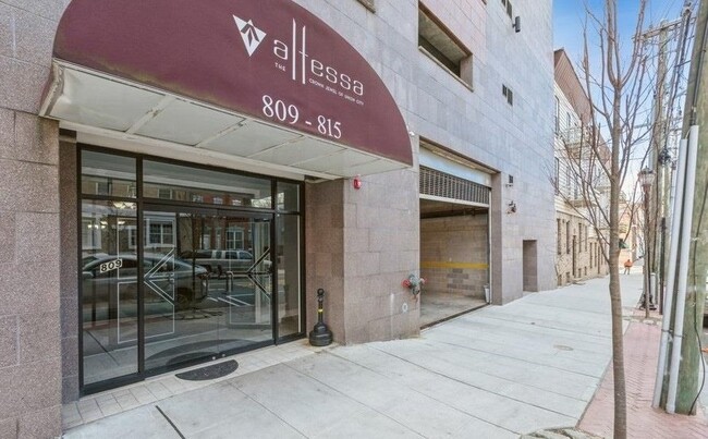 Building Photo - 809-815 22nd St