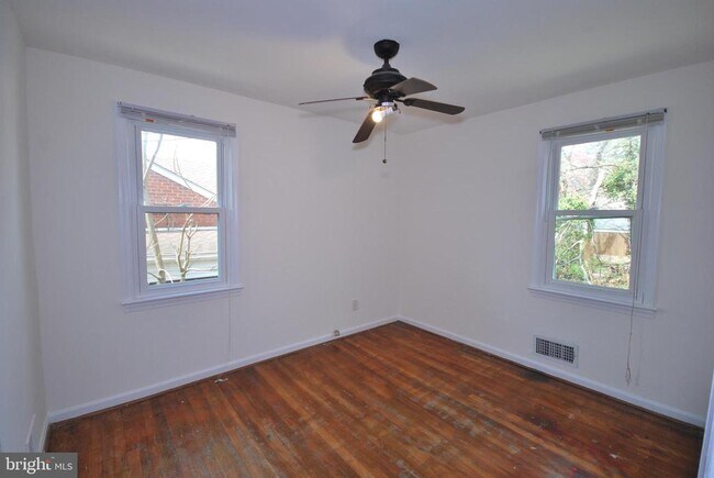 Building Photo - 5028 Nantucket Rd