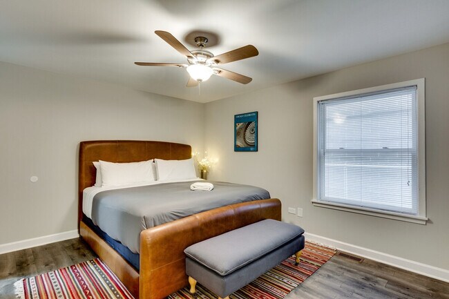 Building Photo - 226 S Hoyne Ave