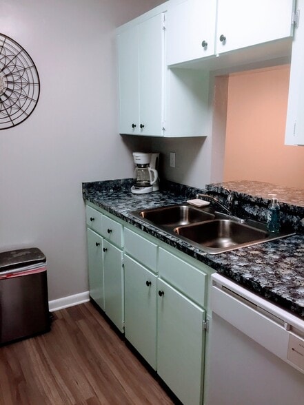 Kitchen - 3124 US HWY 441 SE