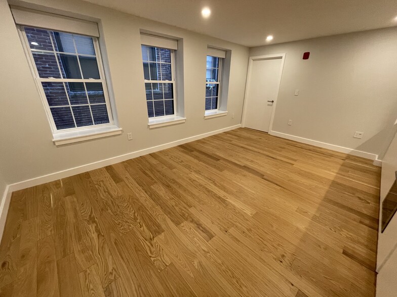 Primary Photo - 16 Fleet St