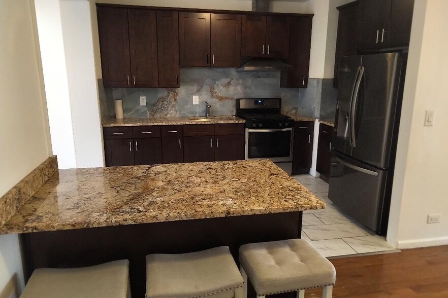 Kitchen - 6108 W Addison St