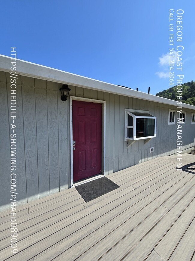 Building Photo - 3bed/2bath - New Deck & Interior Paint