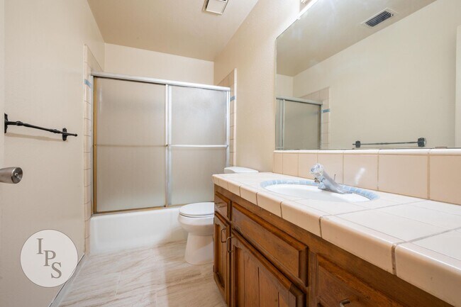 Building Photo - Colett:7579