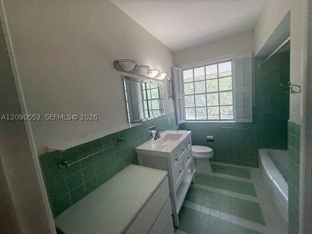 Building Photo - 2805 Segovia St