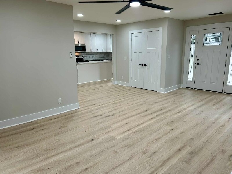 Building Photo - 304 Greenview Dr