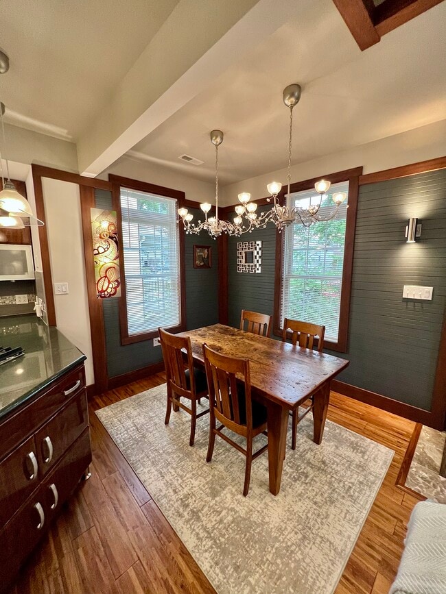 Building Photo - 1003 Court St