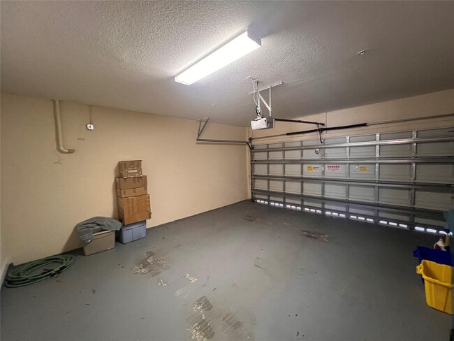 Building Photo - 3014 Waterside Cir