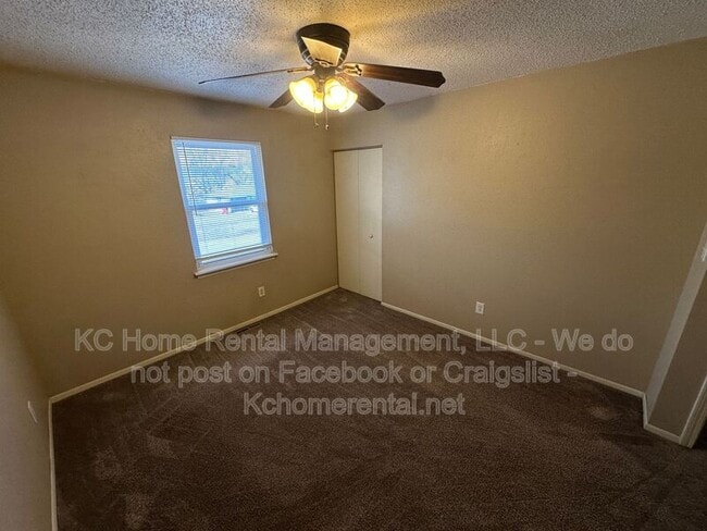 Building Photo - 405 NE Westwind Dr