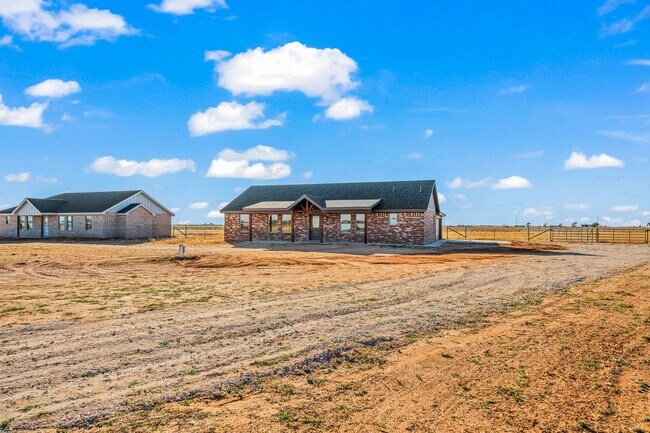 Building Photo - Country Living In Roosevelt ISD!