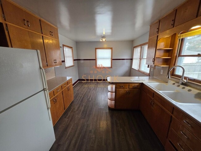 Building Photo - COZY 2 BR HOME NEAR CAMPUS WITH FINISHED B...