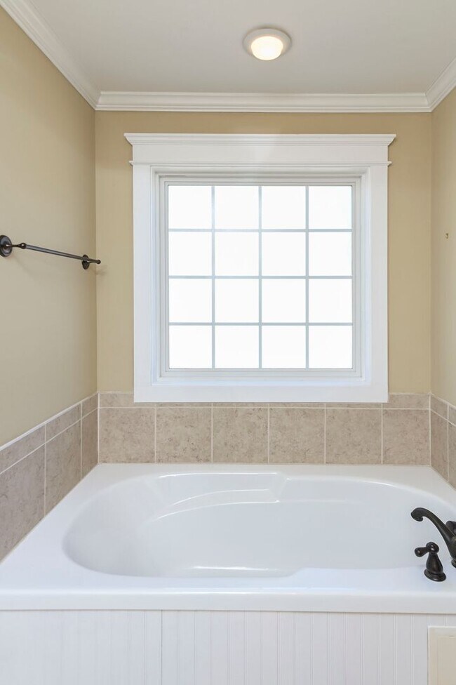 Building Photo - 3 Bedroom 2.5 bath low maintenance living for rent!