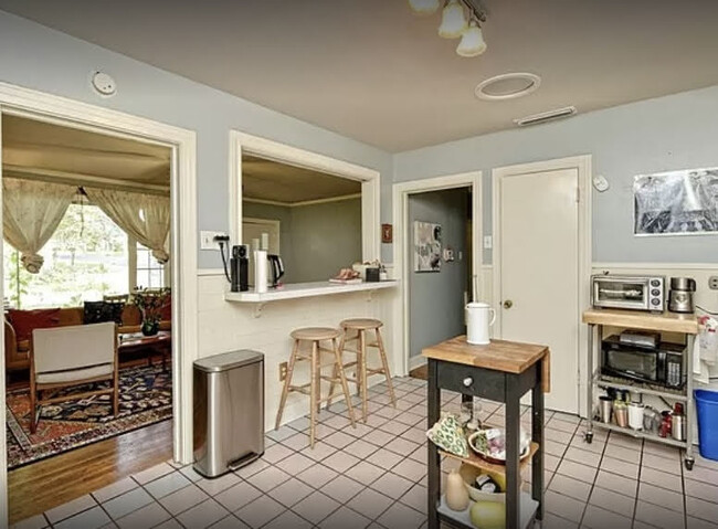 Pre-Reno Kitchen - 4000 Crescent Dr