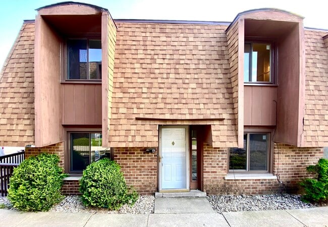 Primary Photo - 12752 Kenneth Ave